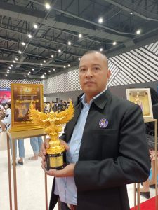 อ.กฤตพล แสงซื่อ นักพยากรณ์ โหราศาสตร์สิบลัคนา   รับรางวัลอันทรงเกียรติ "ครุฑสุบรรณกาย" บุคคลต้นแบบความดีและความสำเร็จแห่งปี 2565 "ต้นแบบและการสร้างแรงบันดาลใจการใช้ชีวิตดีเด่น"